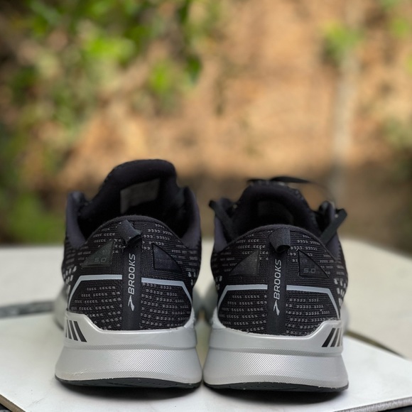 Levitate 5 Running Shoe men’s size  13 gently used 
BROOKS - Picture 3 of 12